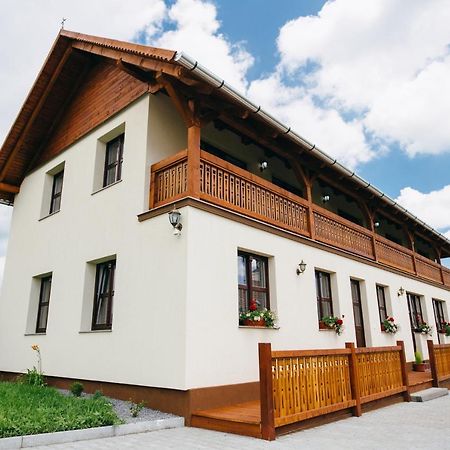 Vendegvaro Panzio Lupeni  Exterior photo